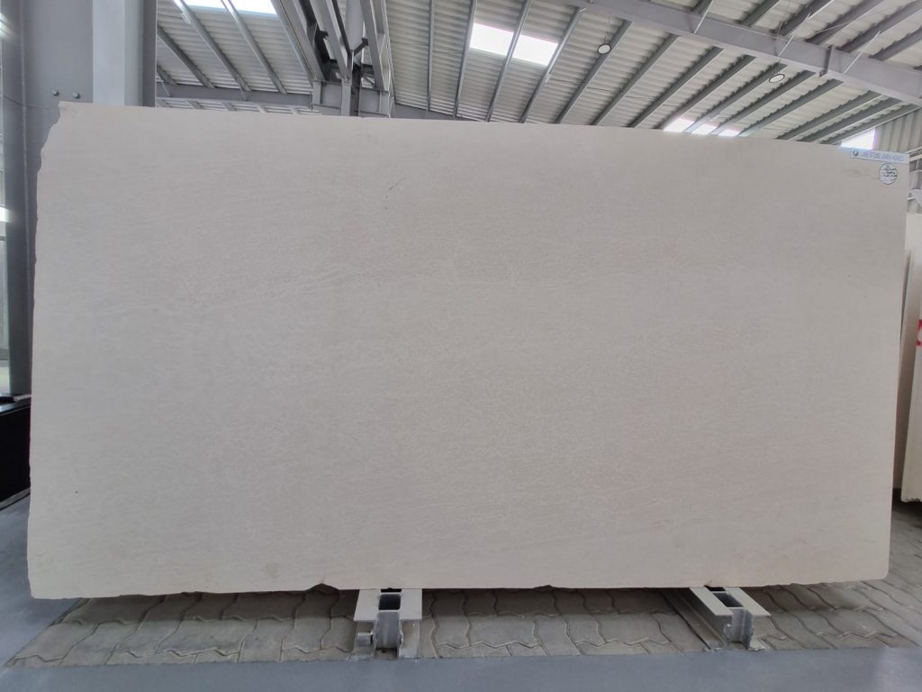 Lime Stone Limra beige Hond slab 2cm AT