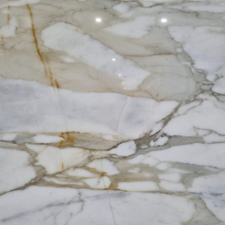 Calacatta Borghini polished Slab 2cm zoom