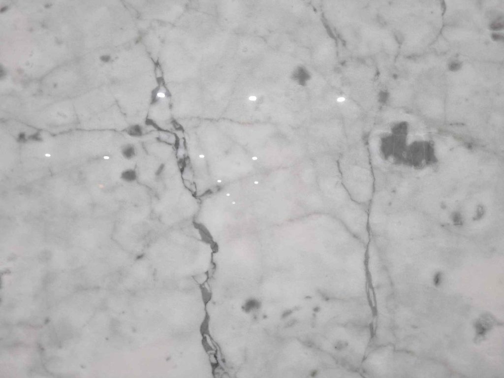 Carrara White Polished Slab 3cm (FR) zoom