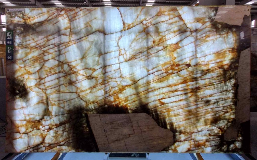 Quartzite Extra Orange Patagonia 2cm - with light