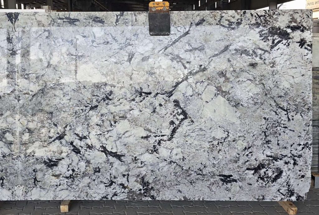 ARTIC WHITE POLISHED SLAB 2CM-13199