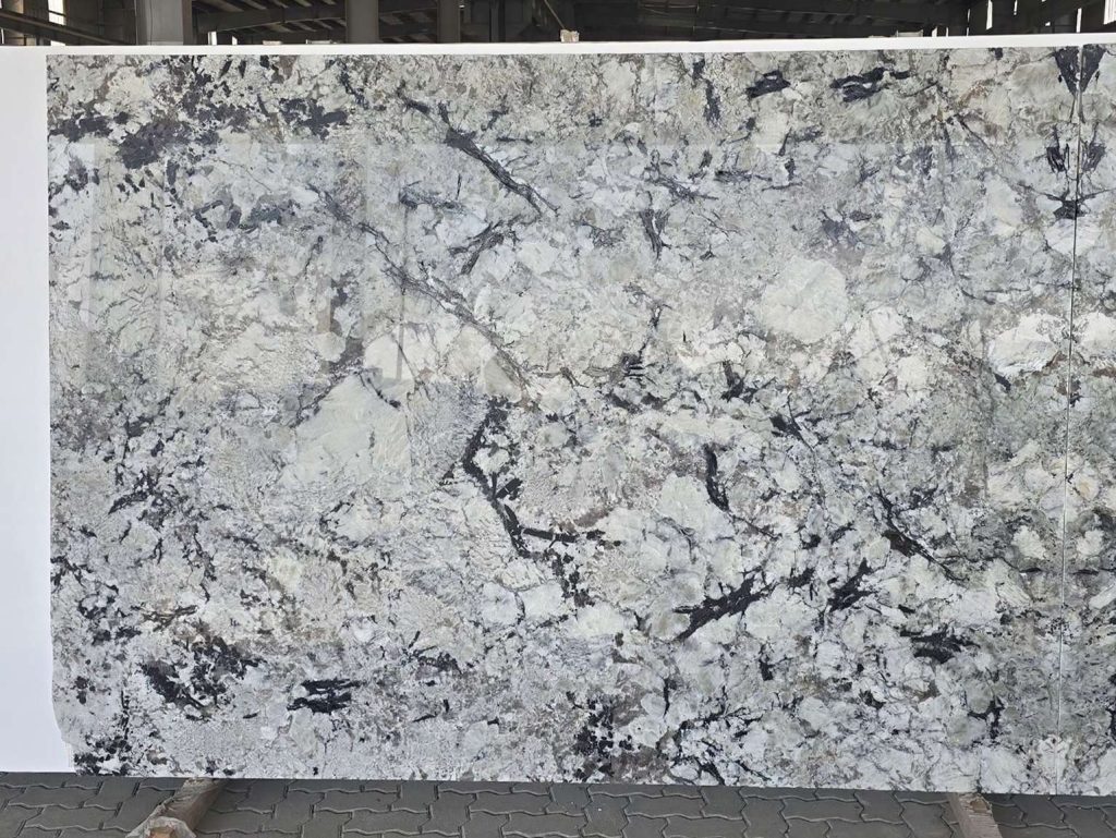 ARTIC WHITE POLISHED SLAB 2CM-13199 b