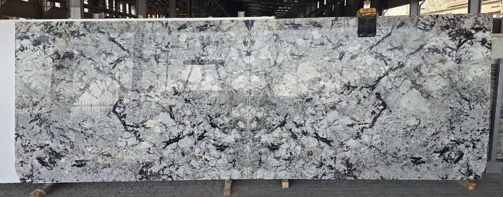ARTIC WHITE POLISHED SLAB 2CM-13199 d