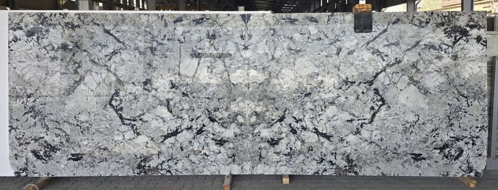 ARTIC WHITE POLISHED SLAB 2CM-13199 g