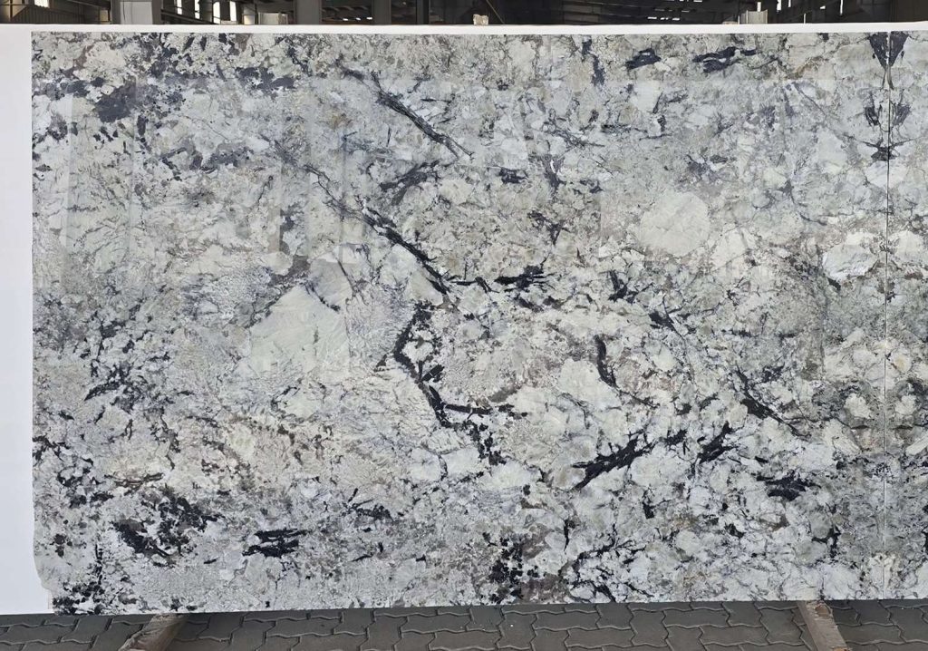 ARTIC WHITE POLISHED SLAB 2CM-13199 i