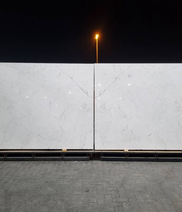 Bianco Venus 2cm book